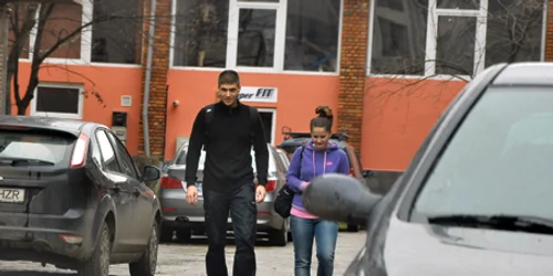Claudiu Hauptmann a ieşit sâmbătă de la sala de fitness, din zona sediului poliţiei, alături de o prietenă