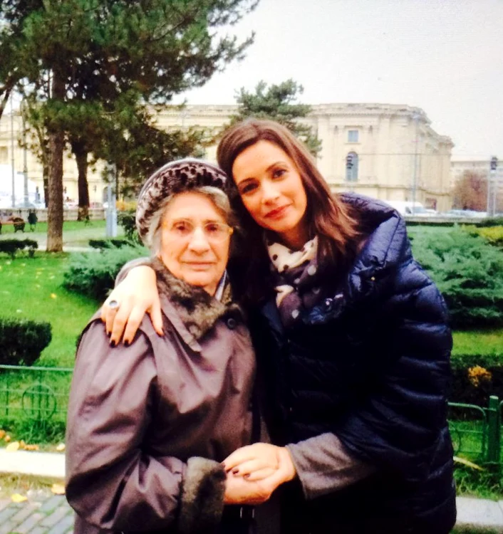 O poză mai recentă cu Andreea Berecleanu şi bunica ei