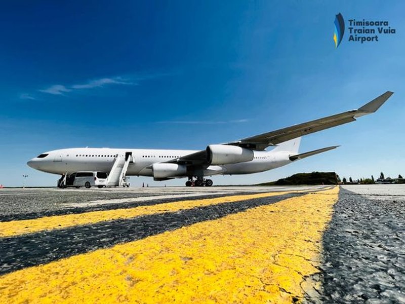 Uriașul Airbus al Legend Airlines, pe Aeroportul Timișoara. „Pe cât de arătos, pe atât de intimidant“ VIDEO