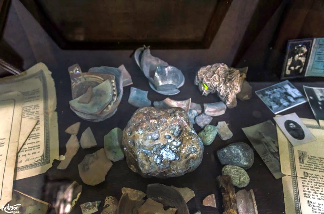 Roca-meteorit a fost donată de o localnică din Topoloveni FOTO Primăria Topoloveni