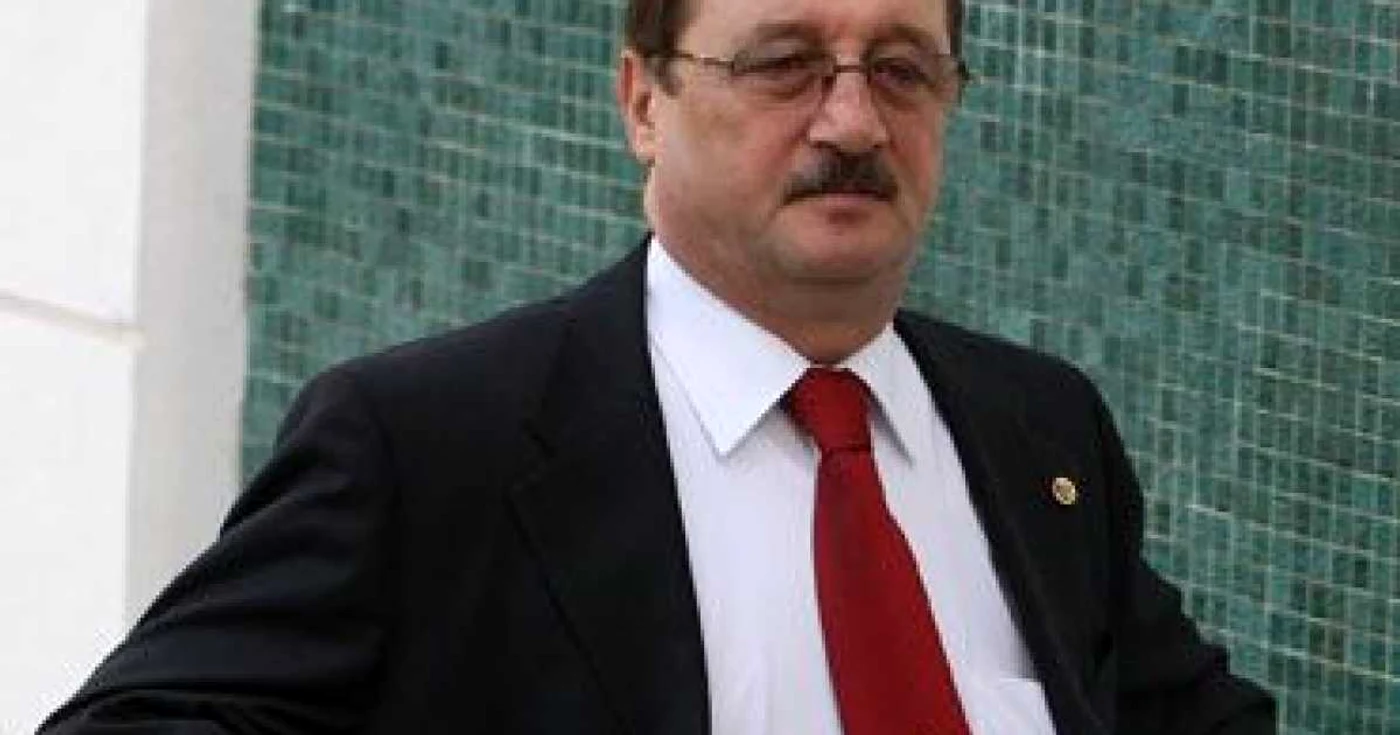 VIDEO Cazacu: Contractele de înzestrare a armatei, miza expoziţiei dirijate de firma lui Mircea Băsescu