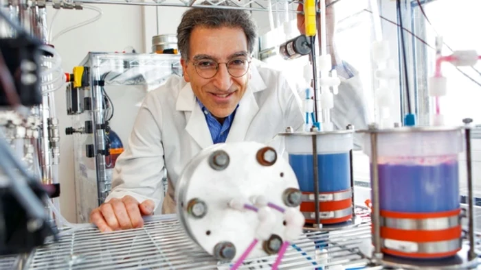 Michael Aziz, unul dintre profesorii care a dezvoltat bateriile
