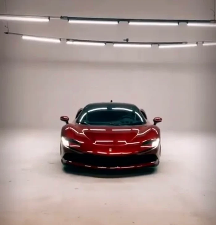 
    Tzancă Uraganulfoto: Instagram  