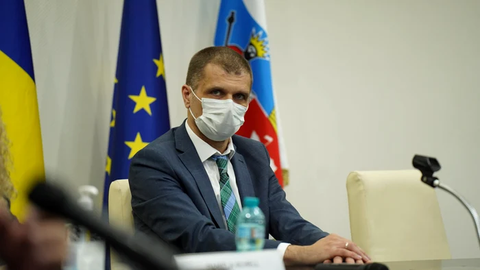 
    Prefectul Constanței, Silviu Coșa anunță că românii găsiți pe plajă în aceste zile vor fi amendațiFoto: focuspress.ro  