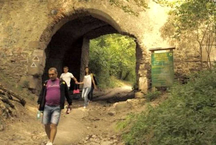 Zona Dealului Cetăţii este inclusă într-un proiect finanţat de UE. Foto: D. Guţă