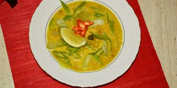 supa tom kha gai foto www.farfuridi.ro