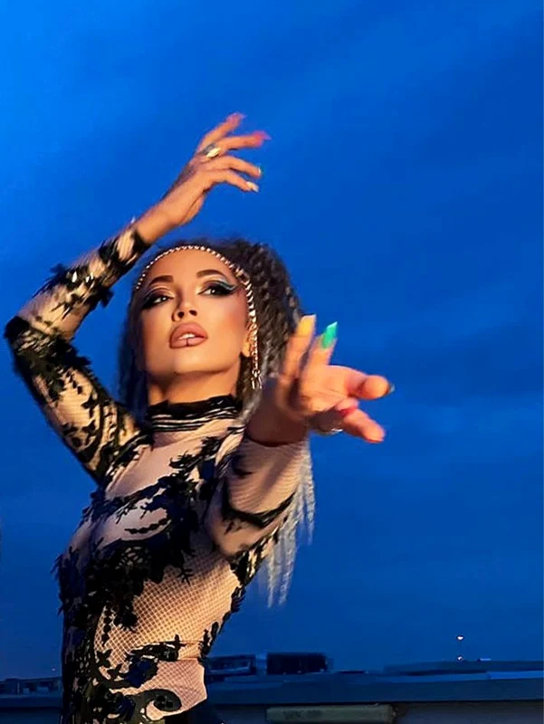 Aura B și Mike Diamondz au lansat piesa „Perra” 