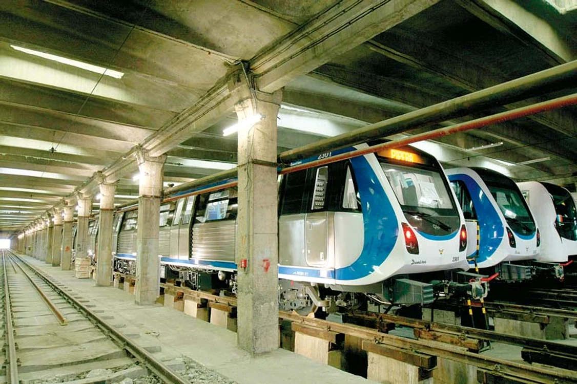 
    Metrourile CAF  sunt mai late  decât cele vechi  