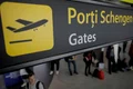 Demonstrație efectuată de reprezentanții MAI în pregătirea aderării României cu frontierele aeriene și maritime la spațiul Schengen, în aeroportul Otopeni, Ilfov. FOTO Inquam Photos / Octav Ganea