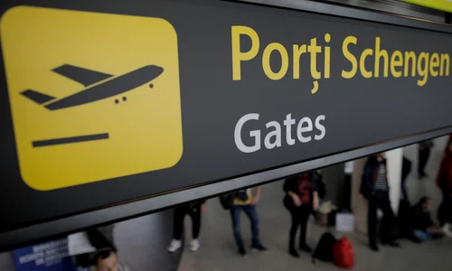 Demonstrație efectuată de reprezentanții MAI în pregătirea aderării României cu frontierele aeriene și maritime la spațiul Schengen, în aeroportul Otopeni, Ilfov. FOTO Inquam Photos / Octav Ganea