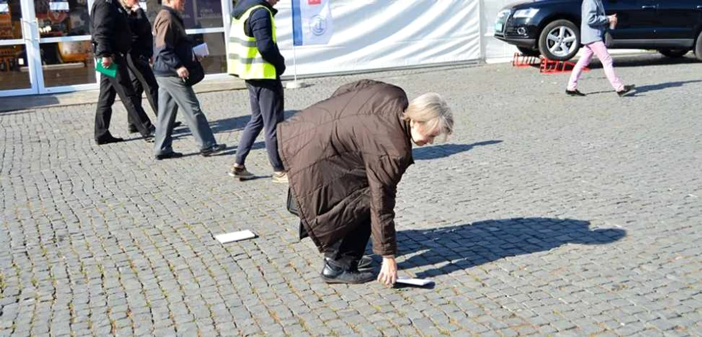 Au fost distribuite 3.000 de pachete cu cărţi gratis pentru clujeni FOTO: Bianca Tămaş