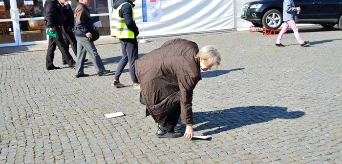 Au fost distribuite 3.000 de pachete cu cărţi gratis pentru clujeni FOTO: Bianca Tămaş