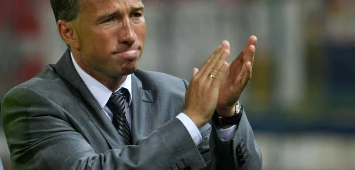 Dan Petrescu ţine şi cu Steaua şi cu Chelsea