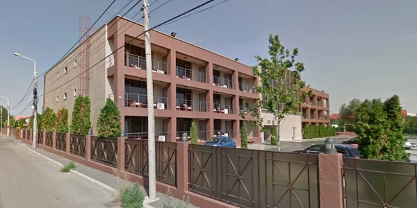 Corpul de clădire scos la vânzare din complexul Viva FOTO GoogleStreetView