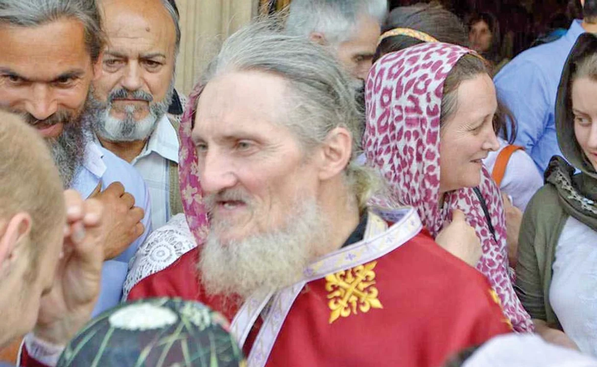
    Acum e părintele Valerian de la Mănăstirea Pătrunsa din judeţul Vâlcea  