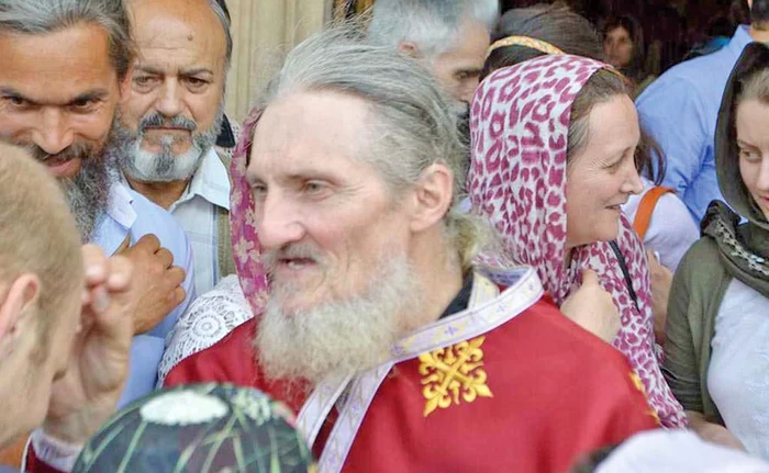 
    Acum e părintele Valerian de la Mănăstirea Pătrunsa din judeţul Vâlcea  