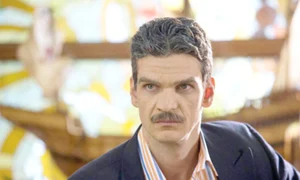 Pentru rolul de afacerist,  Tudor şi a lăsat mustaţă jpeg