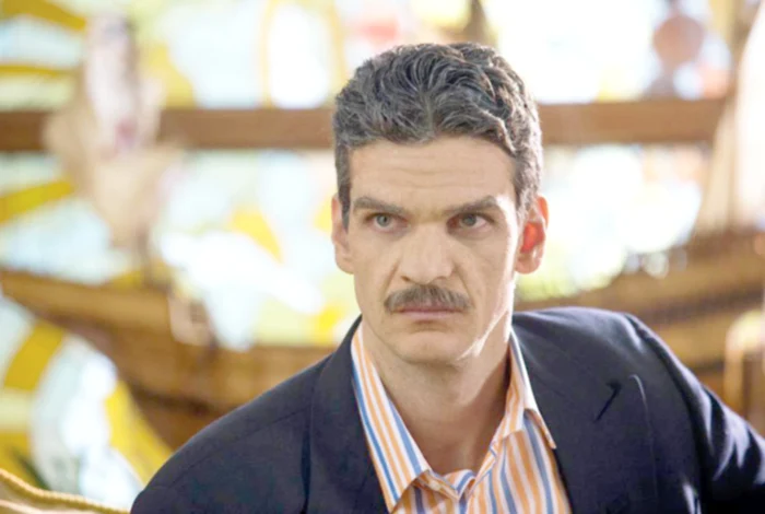 Pentru rolul de afacerist, Tudor şi-a lăsat mustaţă