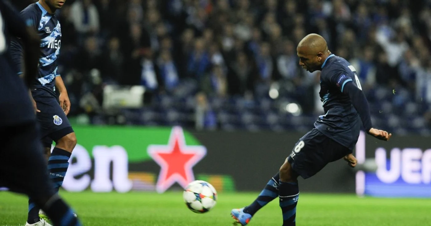 Brahimi, un executant excelent de lovituri libere. FOTO: AP