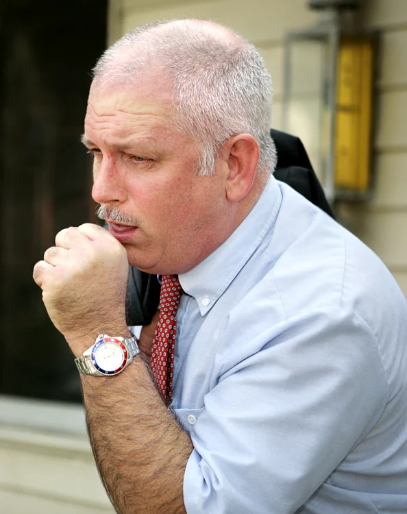 1 barbat tuse fotolia 3592927 subscription l jpg jpeg