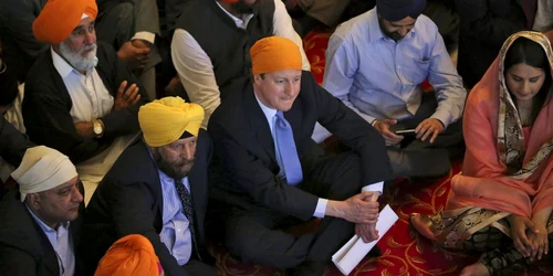  Cuplul Cameron a vizitat un templu sikh din Kent
