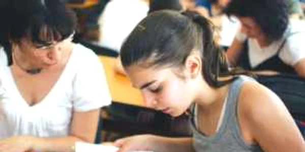 Chinul completării chestionarului de înscriere la liceu va fi înlocuit de examen