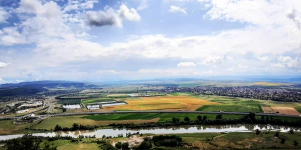 valea muresului vazuta de pe magura uroiului foto daniel guta
