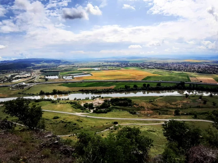 Valea Mureşului, văzută de pe Măgura Uroiului. Foto: Daniel Guţă. ADEVĂRUL.