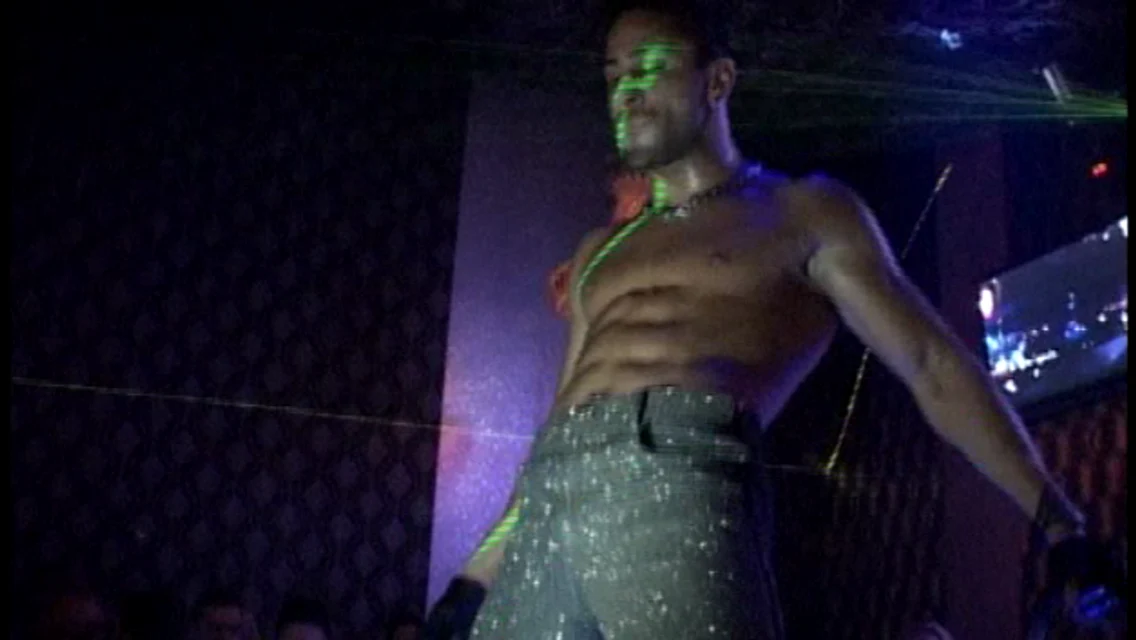 striptease masculin cluburi resita
