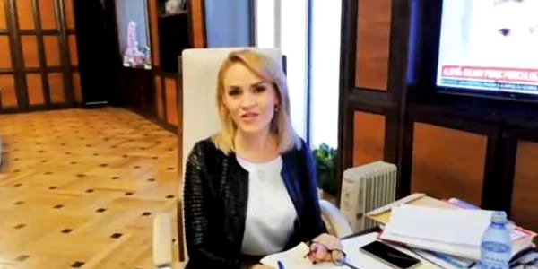Gabriela Firea se incalzeste cu calorifer FOTO Captura Facebook