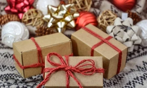 Cadoul de Secret Santa pentru o colega de birou cum te incardezi intr un buget rezonabil jpg