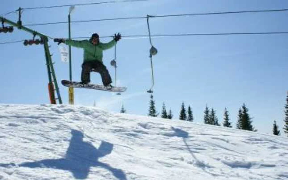 Snowboardul, o plăcere pentru George Emilian din Craiova