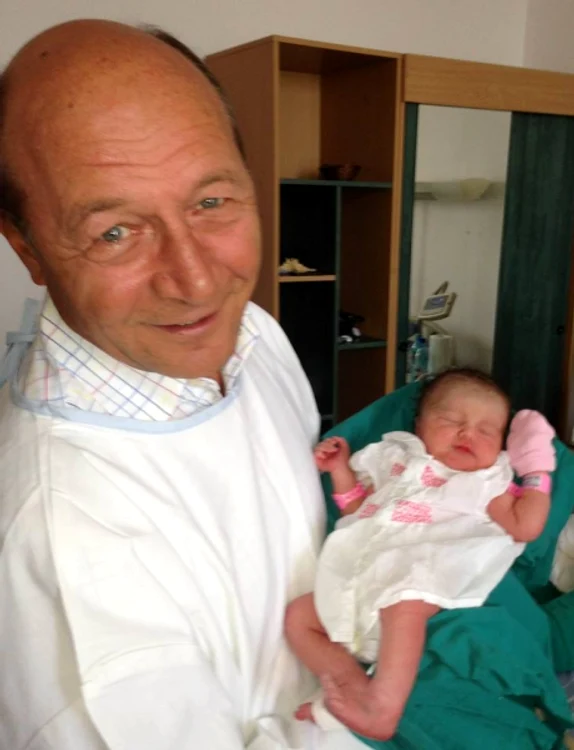 Traian Basescu si nepoata sa (Foto: Facebook) jpeg