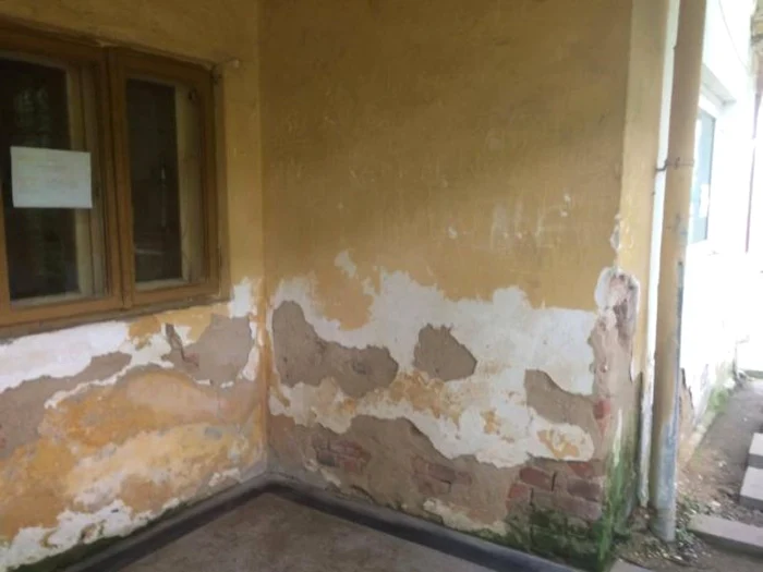 Dispensarul din comuna Terpeziţa este în paragină