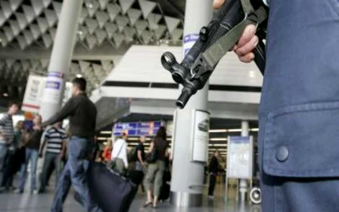 Un membru Al-Qaida a vrut să ucidă un prinţ detonând explozibil în anus!