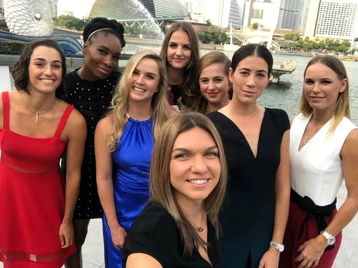 Wozniacki (prima din dreapta) are aceeaşi problemă cu Halep