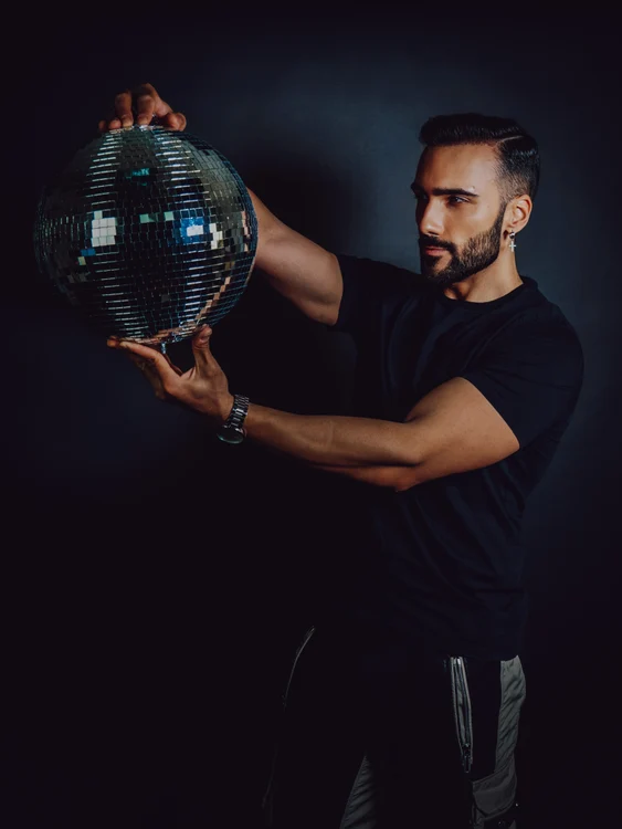 Andrei Paraschiv este preocupat si de felul in care arata