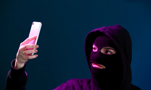 Dati de gol de propriile selfie uri  Sursa foto shutterstock 1317378545 jpg