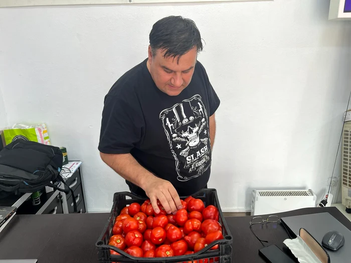 Tomatele de la Scărișoara au ajuns și la Slatina FOTO. arhiva Ion Păunel