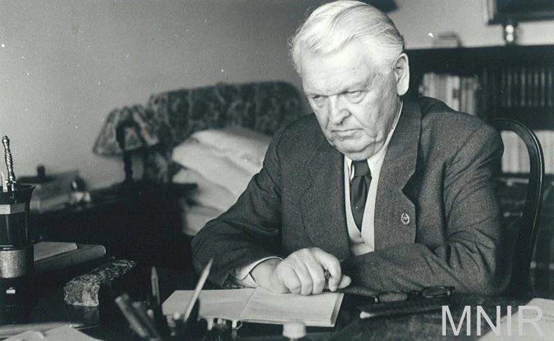 Fața neștiută a lui Mihail Sadoveanu: „Nero l-a enervat pe Sadoveanu, care l-a bătut cu o curea. Cîinele urla de durere“