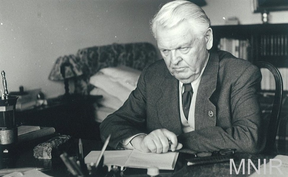 Fața neștiută a lui Mihail Sadoveanu: „Nero l-a enervat pe Sadoveanu, care l-a bătut cu o curea. Câinele urla de durere“