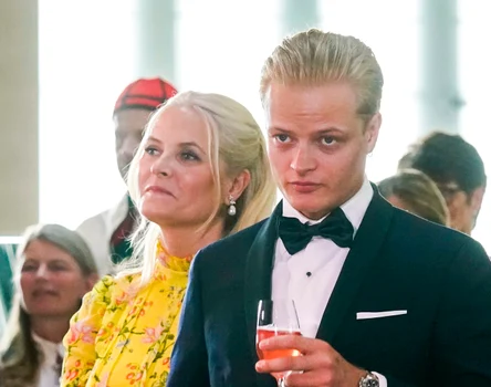 Marius Borg Hoiby în 2022 cu mama sa, Prințesa Mette-Marit. FOTO: Profimedia