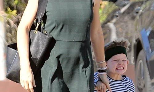 Jennifer Garner Takes Her Kids To Church jpeg