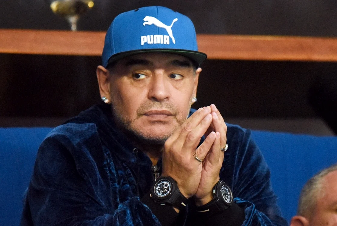 Diego Maradona s-a stins la 60 de ani.