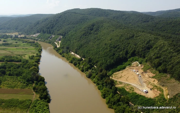 Sectorul cu tuneluri de pe valea mureșului. Foto: Daniel Guță. ADEVĂRUL
