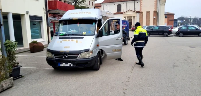 
    Românii au fost amendați cu peste 10.000 de euro pentru că transportau 250 de kg de carne fără a respcta regulile sanitareFoto: gazetaromaneasca.com  