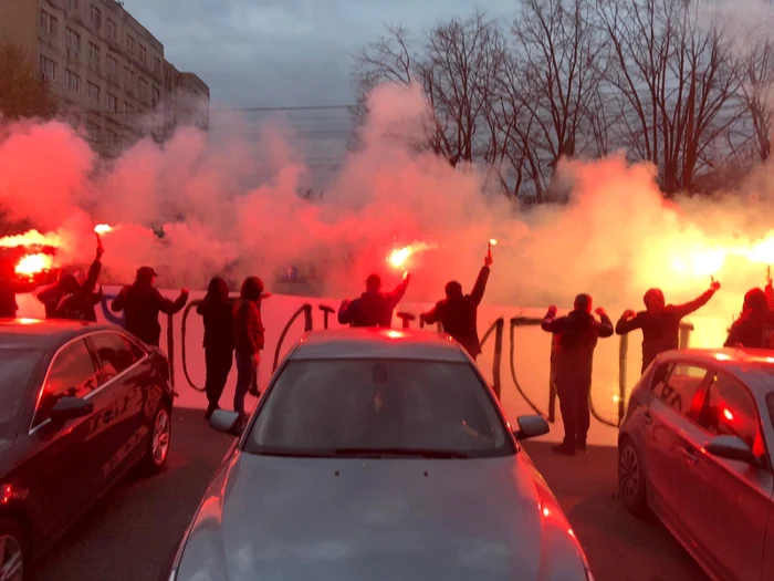 suporteri peluza sud craiova solidari cu medicii
