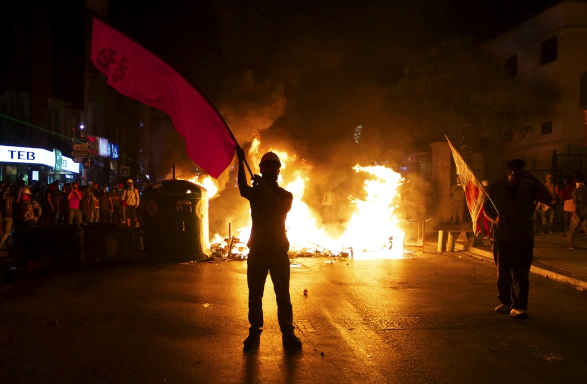 Mii de oameni au ieşit din nou în stradă în Turcia FOTO Reuters