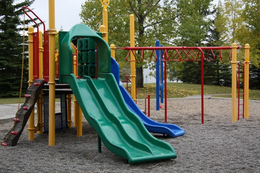 Panică într-un parc de joacă din București, după ce o fetiță s-a electrocutat