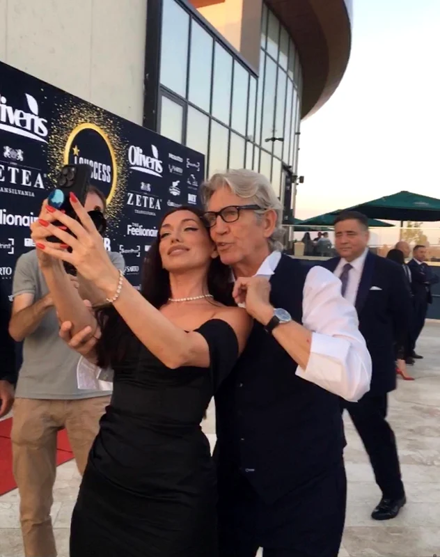 Eric Roberts s-a pozat cu fanele din România foto: Click! 